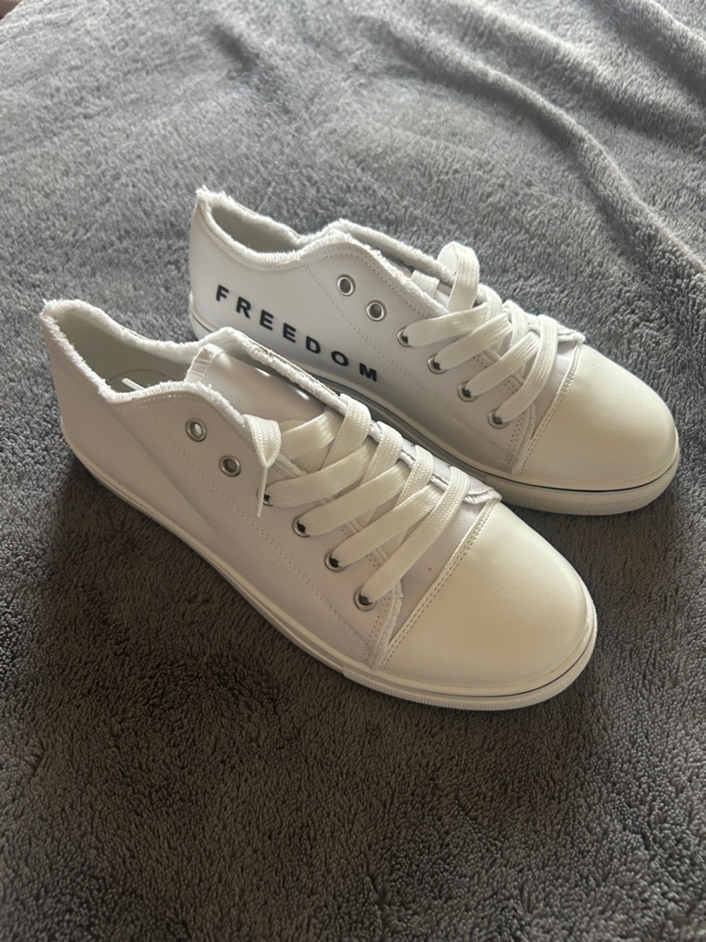 WHITE FREEDOM Low-Top Sneakers